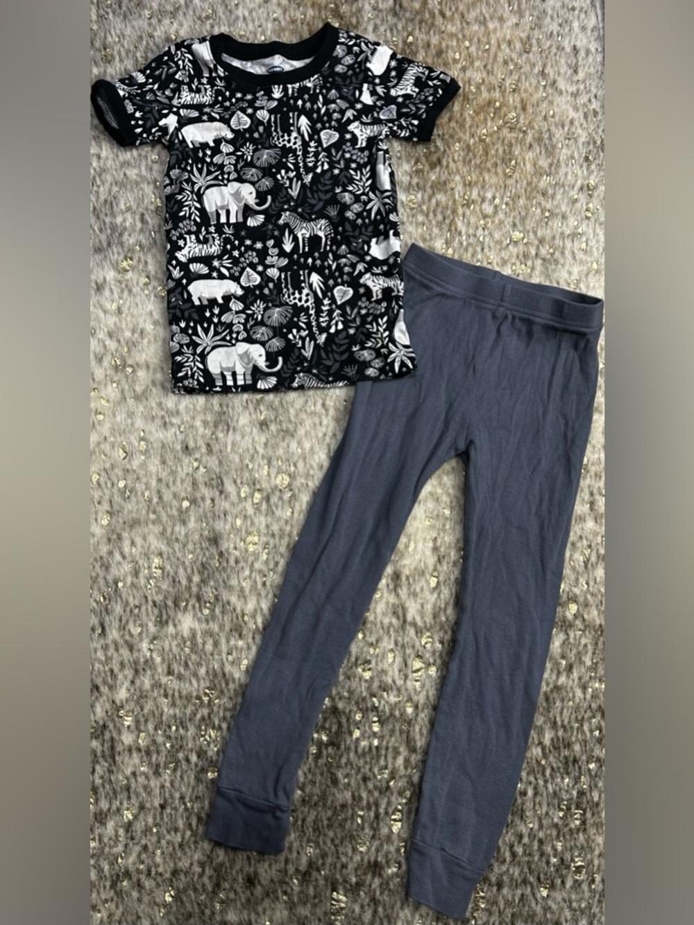 Old Navy Grey Animal Print Pajama Set 5T